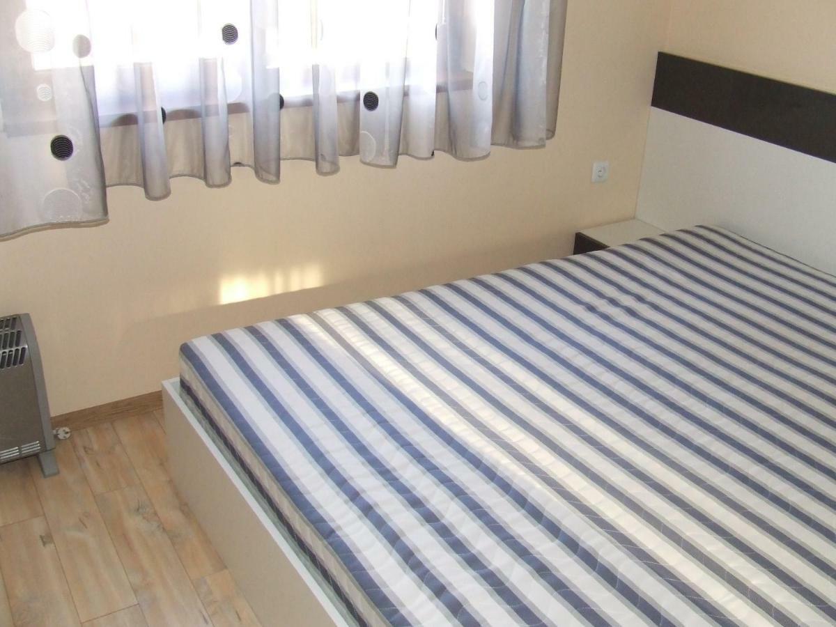 Asparuhov Guest Rooms And Apartments Varna Exteriör bild