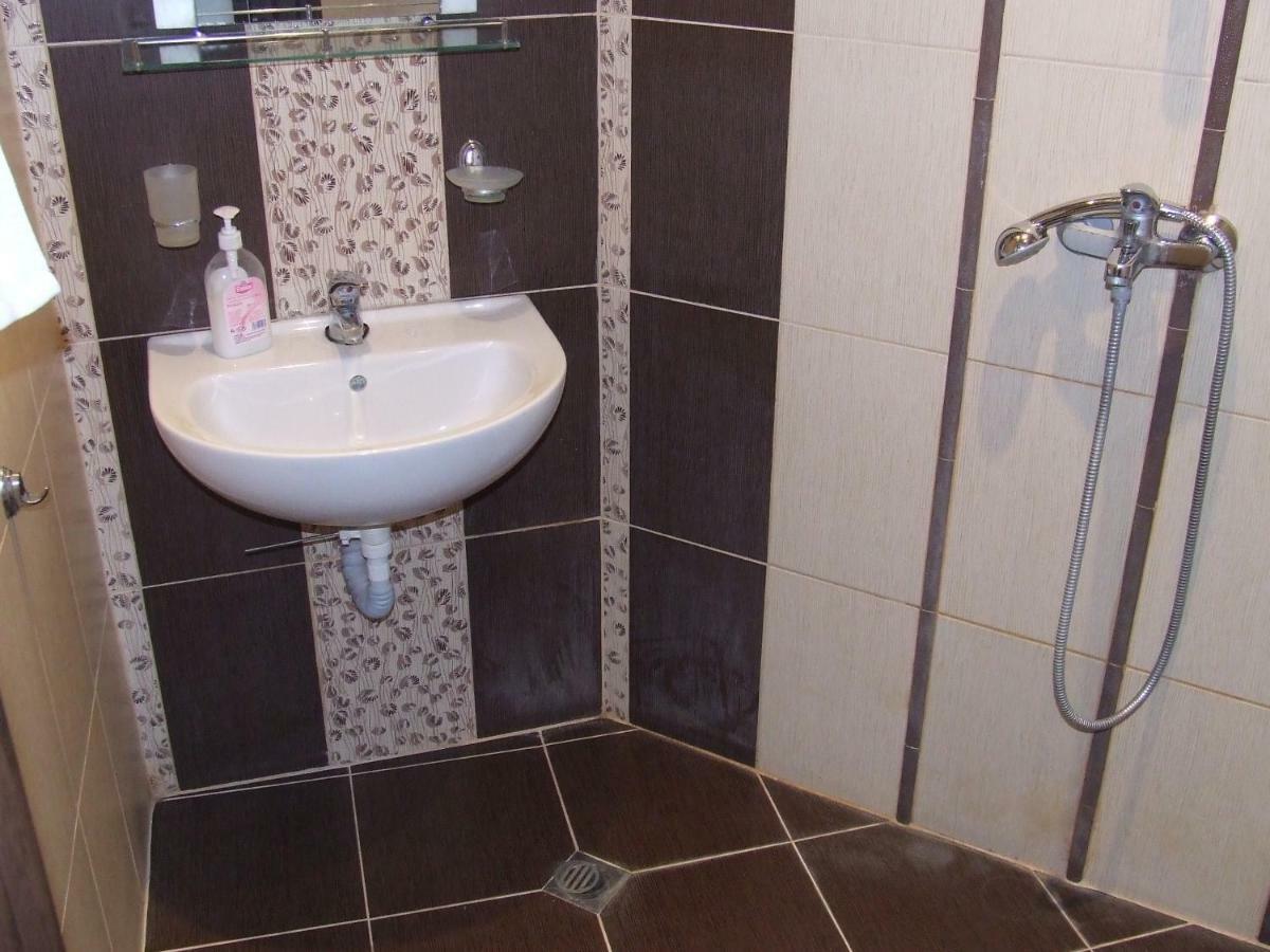 Asparuhov Guest Rooms And Apartments Varna Rum bild